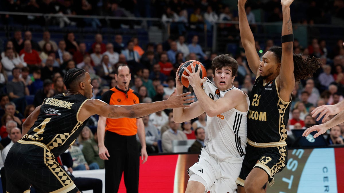 Real Madrid guard Hugo González declares for draft